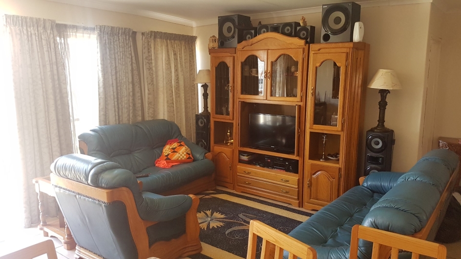 To Let 3 Bedroom Property for Rent in Eureka Free State